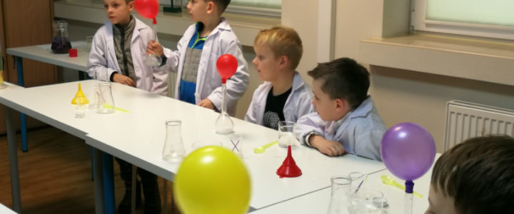 Ciekawe eksperymenty w mini laboratorium!